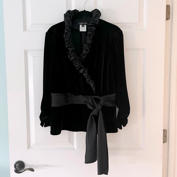 Tadashi Shoji Jackets & Blazers - Tadashi Shoji Long Sleeved Jacket